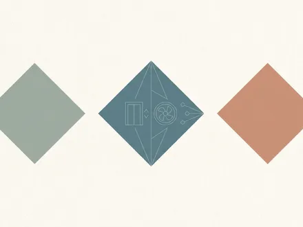極簡幾何插畫：畫面以低飽和莫蘭迪色系呈現三個大小相近、彼此分離的抽象菱形（象徵三菱電機、三菱重工、三菱商事三兄弟各自獨立），三個菱形以三種不同的低飽和色（霧藍、暖橙、灰綠）填色、之間留有清楚的空隙不相連；其中一枚霧藍菱形內，隱約疊印著電梯、冷氣扇葉與電路節點的極簡線條符號（象徵最會賺卻最低調的三菱電機）；暖灰背景、大面積留白、flat design。